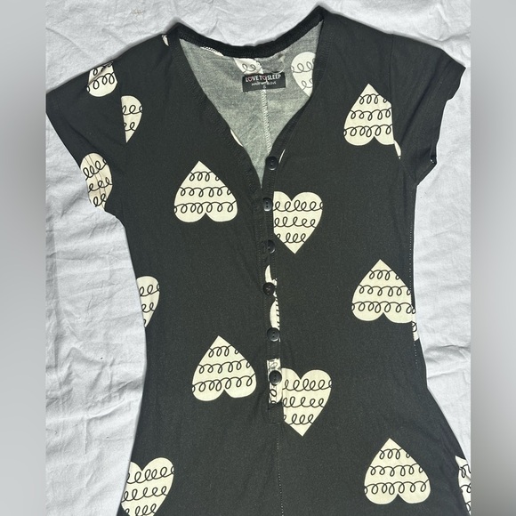 White Heart Pattern Black PJ Romper - Picture 5 of 8